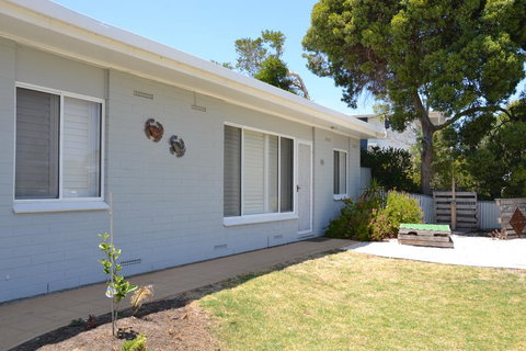 Bay Breeze Cottage - Tourism Adelaide 1