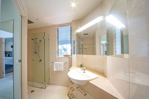 Baybliss Apartments 2 Bedroom WiFi - Tourism Adelaide 3