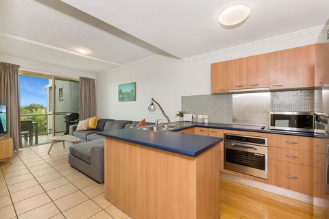BEACH BLISS LUXURIOUS APARTMENT With POOL - Tourism Adelaide 1