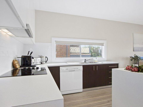 Beachbreak - Fall Asleep To The Sound Of The Ocean - Tourism Adelaide 3