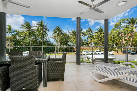 Beachfront Apartment With Ocean Views (4) - Tourism Adelaide 0