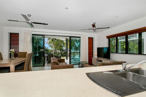 Beachfront Apartment With Ocean Views (4) - Tourism Adelaide 3
