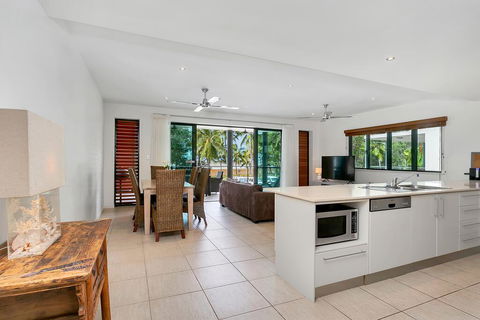 Beachfront Apartment With Ocean Views (4) - Tourism Adelaide 2