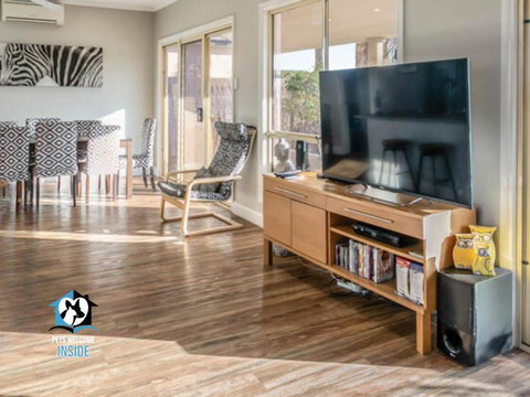 Renovated Beautiful Holiday Home With A Private Beach & Stunning Views! - Tourism Adelaide 2