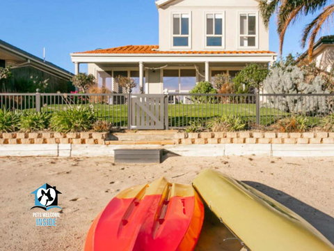 Renovated Beautiful Holiday Home With A Private Beach & Stunning Views! - Tourism Adelaide 1