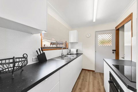 Redcliff 2 Bedroom Townhouse - Tourism Adelaide 0