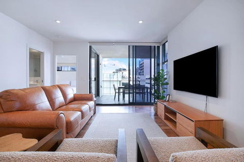 Regatta Hideaway - A Breezy Balcony Residence - Tourism Adelaide 0
