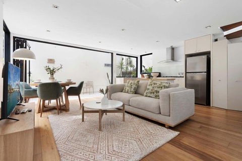 Relaxed Beachside Townhouse - Tourism Adelaide 0