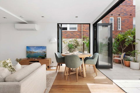 Relaxed Beachside Townhouse - Tourism Adelaide 1