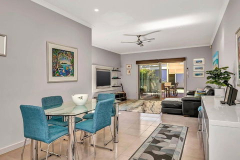 Relaxing Getaway Steps From Grange Beach - Tourism Adelaide 0