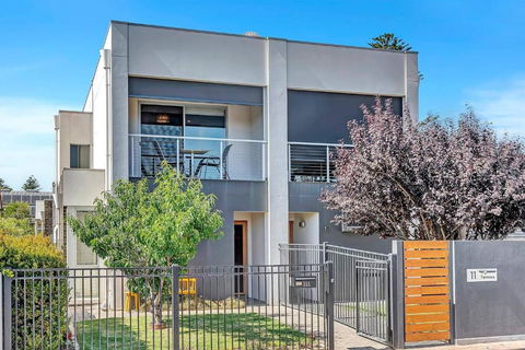 Relaxing Getaway Steps From Grange Beach - Tourism Adelaide 2