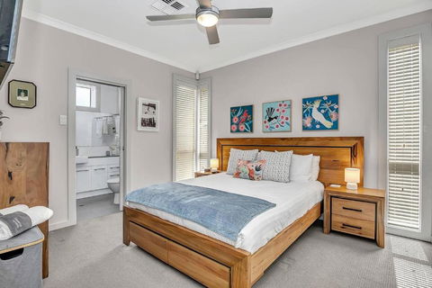 Relaxing Getaway Steps From Grange Beach - Tourism Adelaide 3