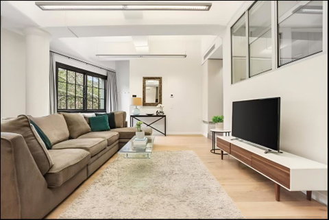 Renovated Warehouse Conversion In Heart Of Sydney - Tourism Adelaide 1