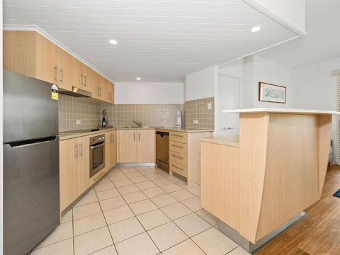 RESORT ON THE BEACH 2214/2215 - Tourism Adelaide 3