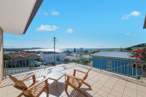 Retro Beach House - Tourism Adelaide 0