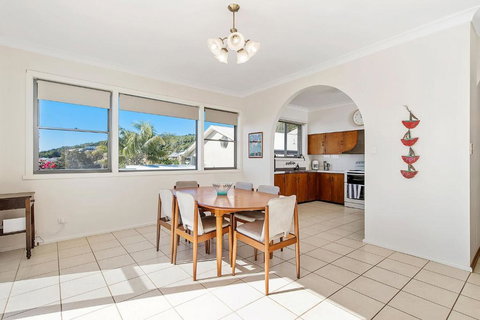 Retro Beach House - Tourism Adelaide 3