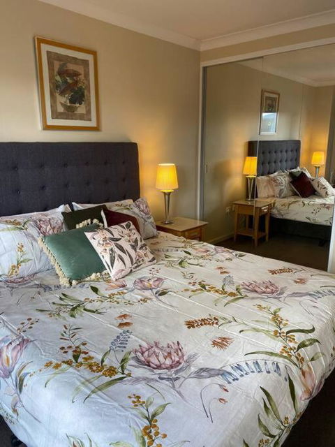 RIVERSIDE CITY VIEW PARKING NETFLIX WIFI WINE FREE - Tourism Adelaide 1