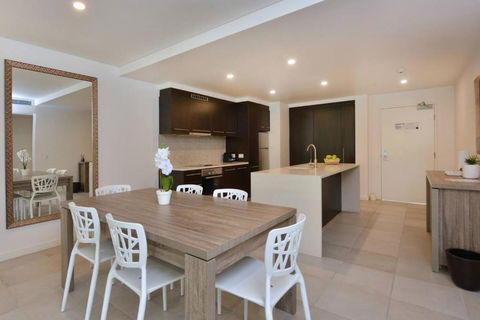 Resort-style Swim Out - A True Tropical Oasis - Tourism Adelaide 3