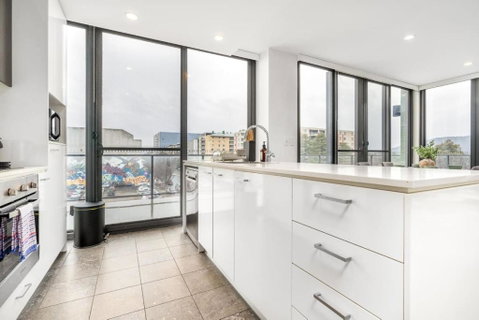 Roomy 2BR 2BA City-Centre Apt - Tourism Adelaide 2