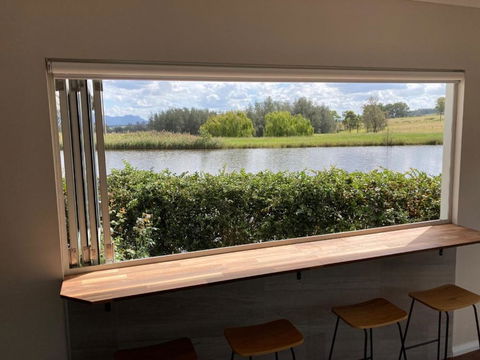Romantic Lakehouse Set In A Private Vineyard In The Hunter Valley - Tourism Adelaide 3