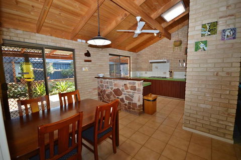 Rossys Retreat - Kalbarri WA - Tourism Adelaide 3