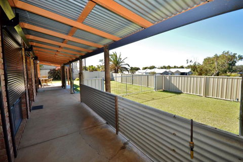 Rossys Retreat - Kalbarri WA - Tourism Adelaide 1