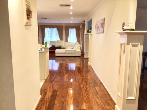 Roxy - A Spacious Cosy Getaway - Near Mel Airport - Tourism Adelaide 3