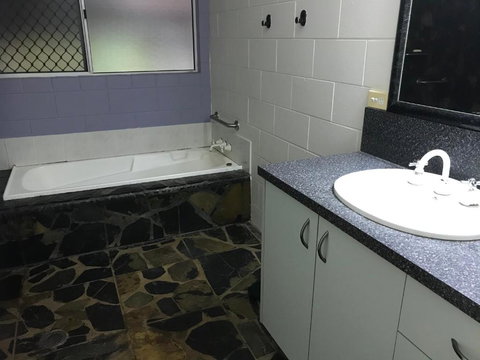 Royal Palm Cottage, Entire Two Bedroom 2 Bathroom House With Pool - Tourism Adelaide 3