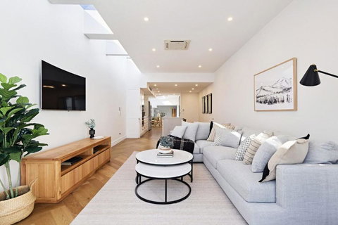 Royal Redfern I90 - Tourism Adelaide 0