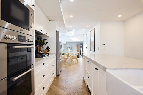 Royal Redfern I90 - Tourism Adelaide 1