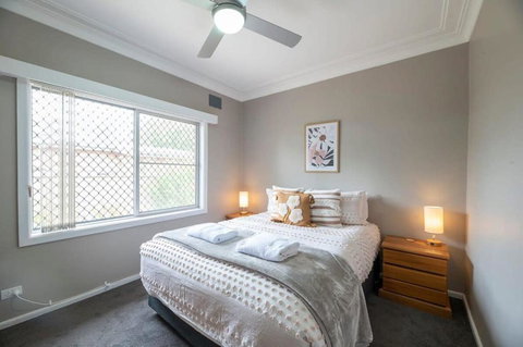 Roycox Cottage - Charming Escape, Fireplace - Tourism Adelaide 1