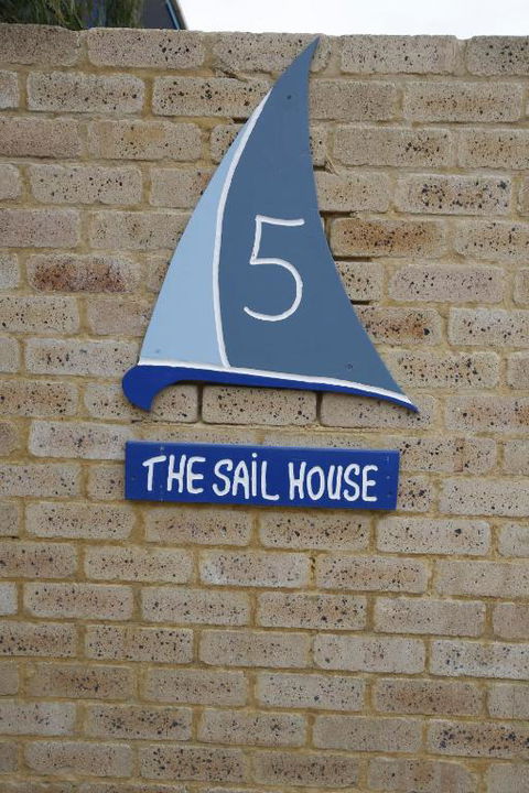 Sail House Overlooking Lancelins Main Park - Tourism Adelaide 2
