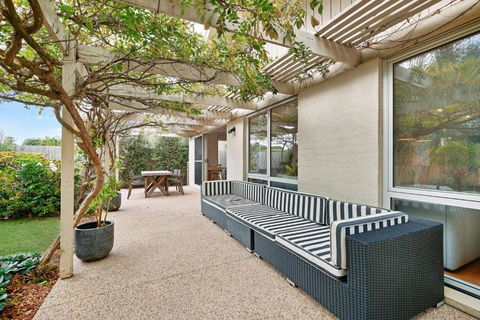Salt Air Hideaway With Lush Backyard - Tourism Adelaide 2