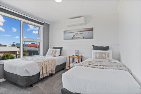 SALTAIR Beach House Right In Town - Tourism Adelaide 2