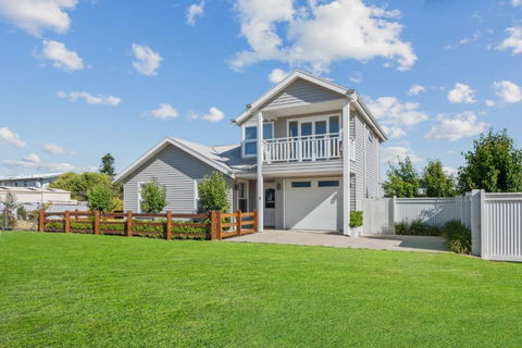 SALTAIR Beach House Right In Town - Tourism Adelaide 0