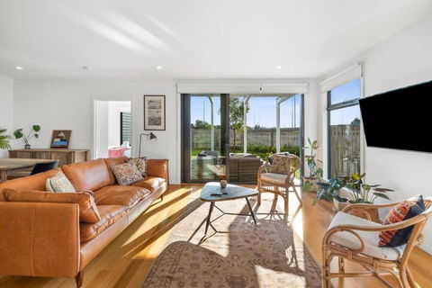 Saltbush By The Park - Tourism Adelaide 0