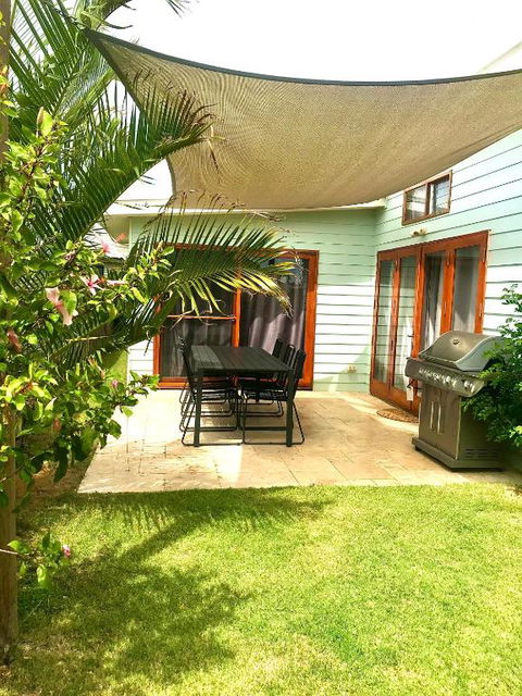 Salty Blue Beach House - Tourism Adelaide 0