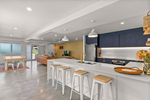 Salty Crab Bungalow - Tourism Adelaide 0