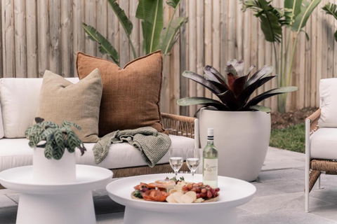 SALTY PALMS On HENLEY -THREE - Tourism Adelaide 1