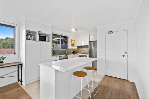 Salty Sea Breeze Apartment 500m To Waters Edge - Tourism Adelaide 1