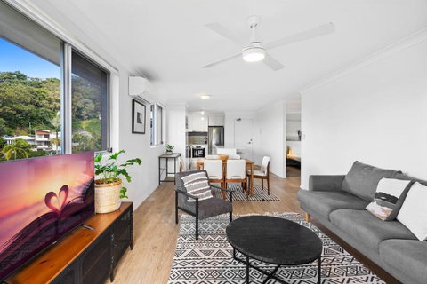 Salty Sea Breeze Apartment 500m To Waters Edge - Tourism Adelaide 0