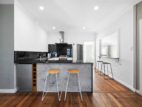 Salty Sea Cottage - Tourism Adelaide 0