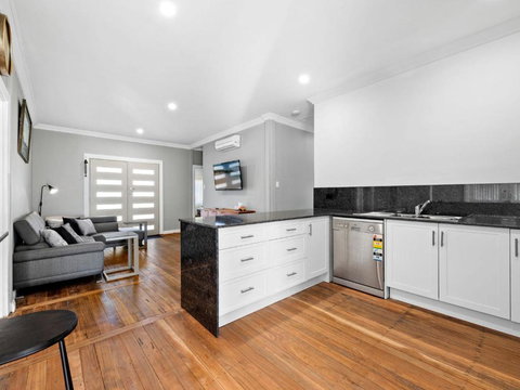 Salty Sea Cottage - Tourism Adelaide 3