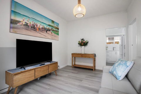Sammy\'s Seaside Hideaway In Henley Beach - Tourism Adelaide 1