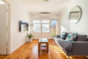 Sams Henley Beach Garden Unit with Tourism Adelaide