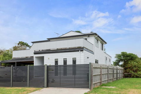 Sanctuary Lodge By Ready Set Stay - BYO LINEN & TOWELS - Tourism Adelaide 2