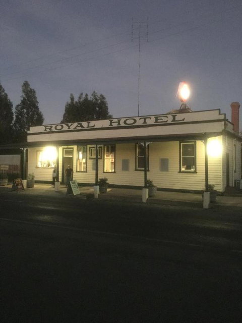 Royal Hotel Snake Valley - Tourism Adelaide 3