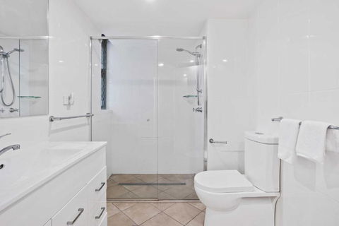 Sandown - Hosted By Burleigh Letting - Tourism Adelaide 1