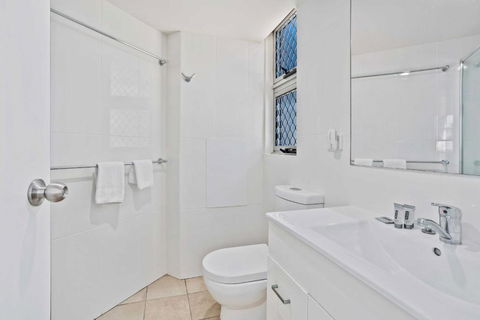 Sandown - Hosted By Burleigh Letting - Tourism Adelaide 2