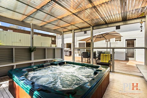 Sandy Bay Getaway W Spa 4 Bdr - Tourism Adelaide 0